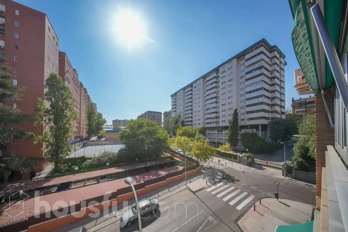 Vista exterior de Piso en venta en Madrid con Aire acondicionado, Calefacción y Jardín privado
