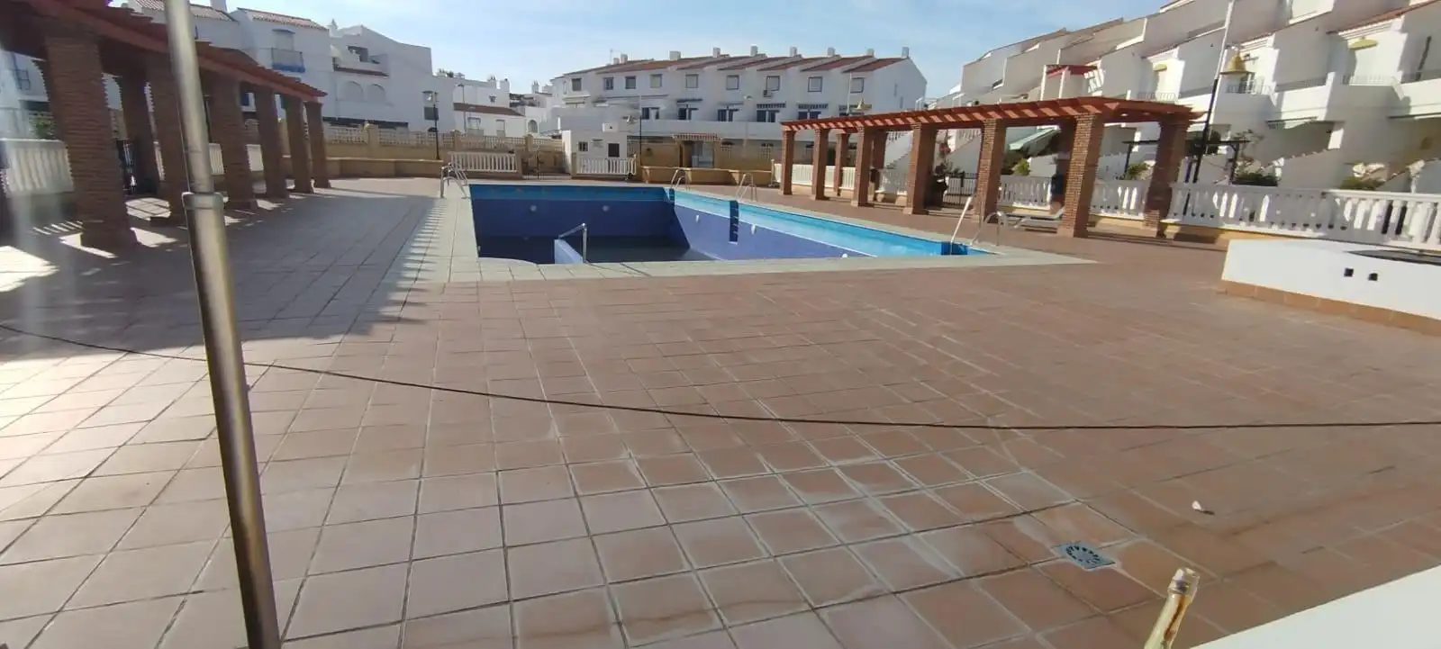 Piscina de Casa adosada en venta en Motril con Aire acondicionado, Terraza y Trastero