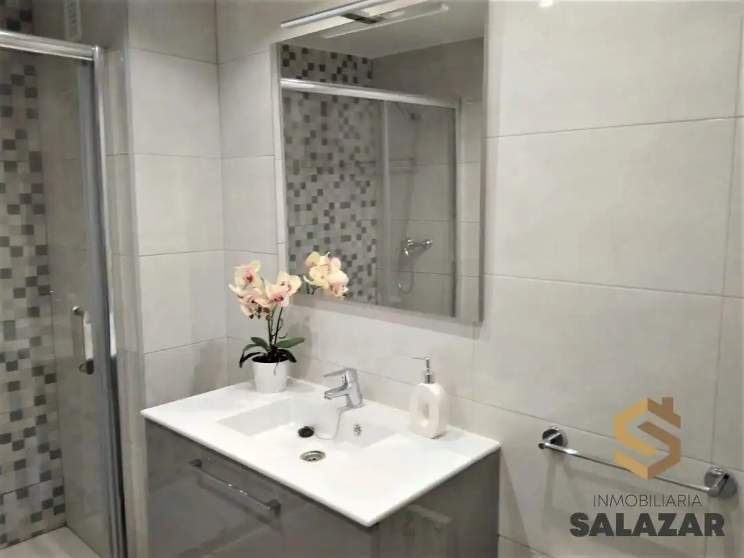 Badezimmer von Wohnungen zur Miete in Bilbao  mit Heizung, Terrasse und Mikrowelle