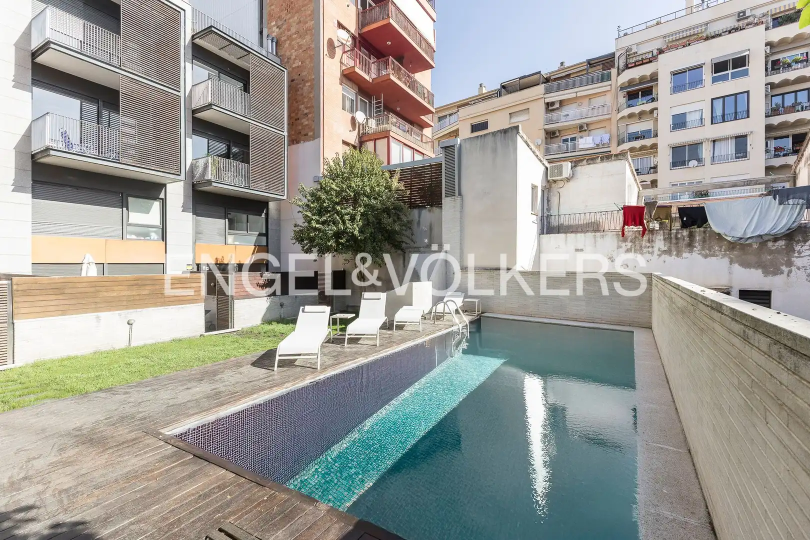 Piscina de Dúplex en venda en Barcelona amb Aire condicionat, Calefacció i Jardí privat