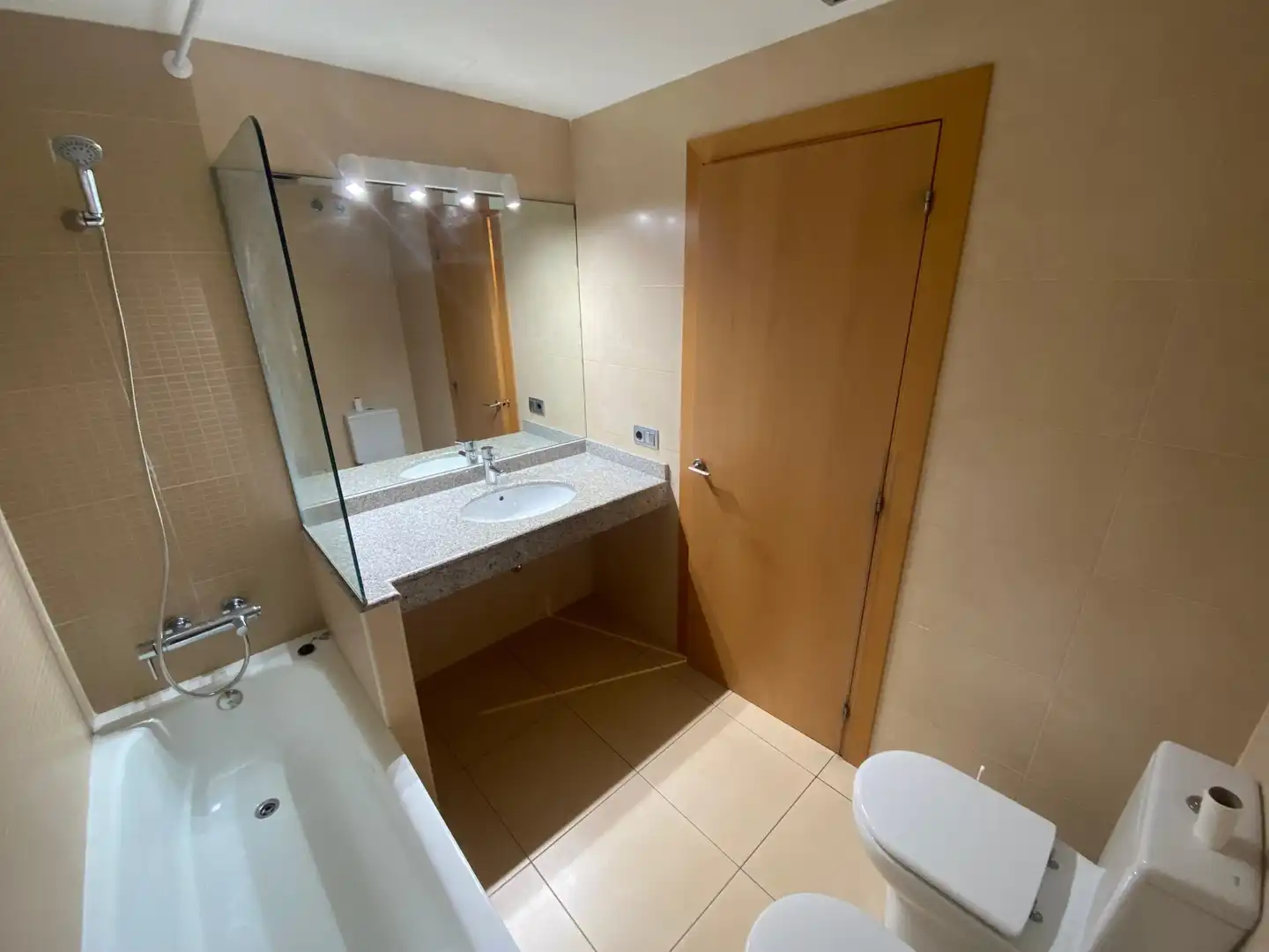 Baño de Casa o chalet de alquiler en Peralada con Calefacción y Terraza