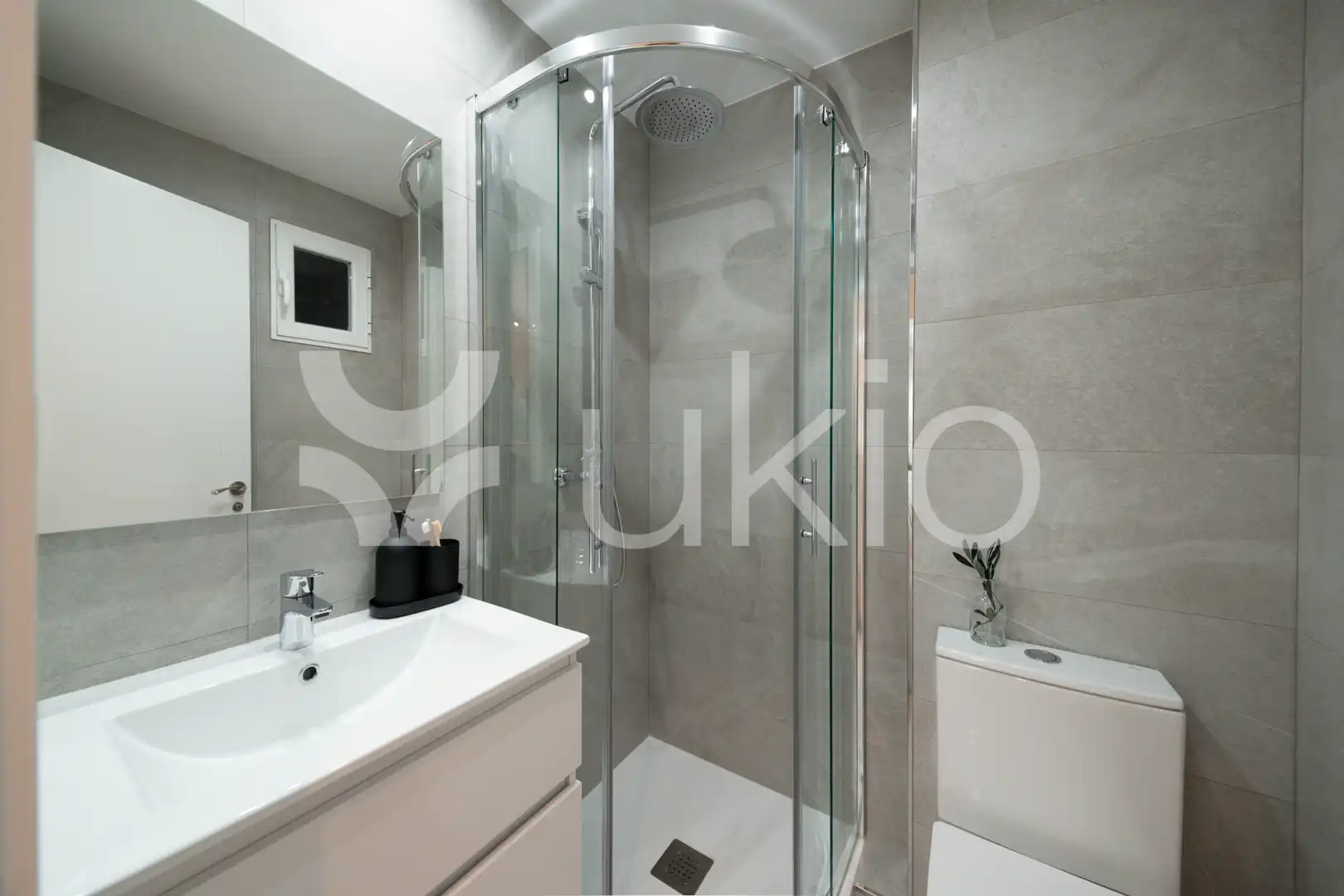 Baño de Apartamento de alquiler en Madrid con Aire acondicionado, Calefacción y Amueblado