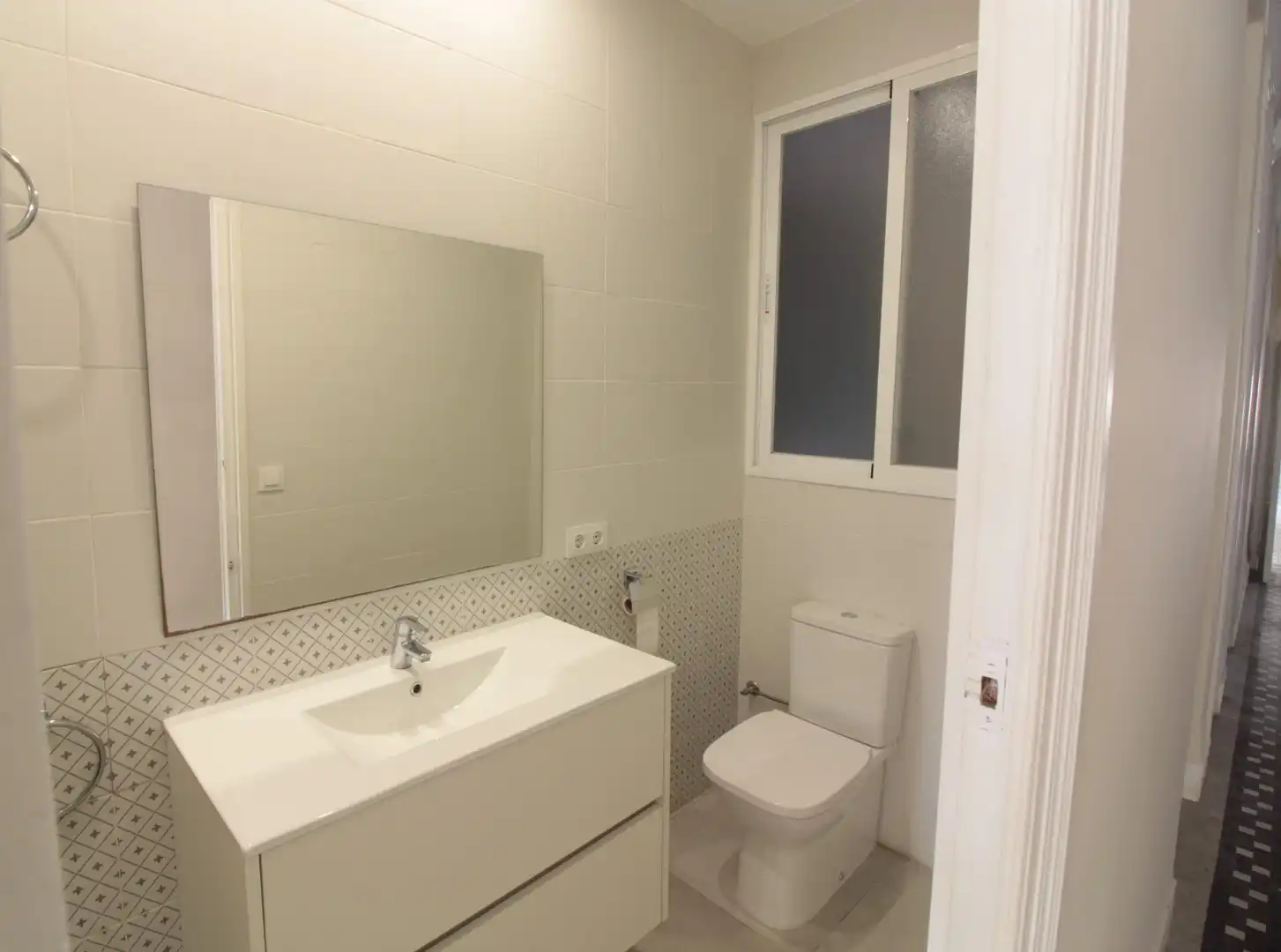 Baño de Piso de alquiler en Valencia con Balcón