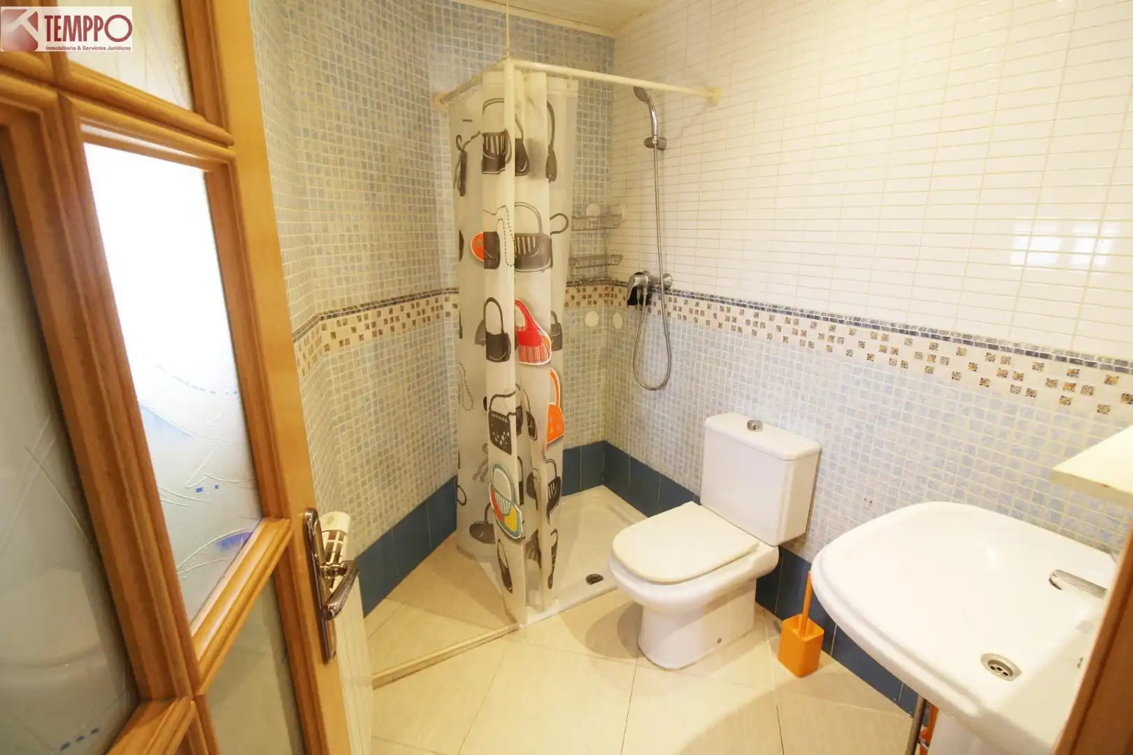 Badezimmer von Dachboden zum Verkauf in El Vendrell mit Klimaanlage, Heizung und Terrasse
