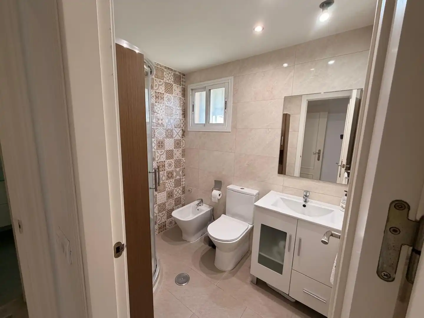 Bathroom of Flat for rent in Benalmádena  with Air Conditioner, Heating and Private garden