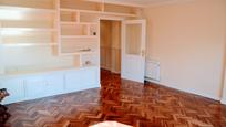 Sala d'estar de Pis en venda en Las Rozas de Madrid amb Terrassa i Balcó