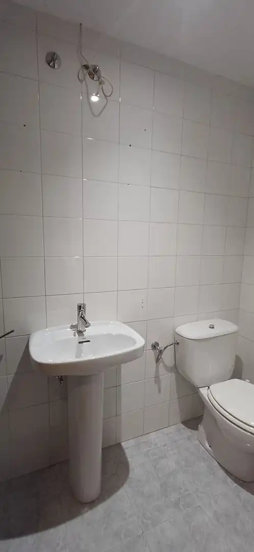 Baño de Piso de alquiler en Gijón  con Calefacción, Trastero y Piscina