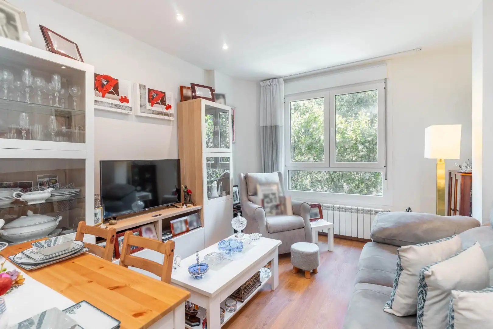 Sala d'estar de Apartament en venda en Gijón  amb Calefacció, Traster i Moblat