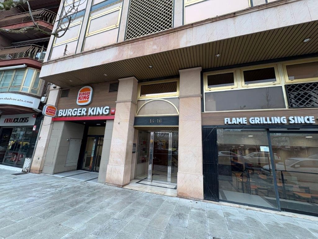 Vista exterior de Oficina de lloguer en  Lleida Capital amb Aire condicionat i Calefacció