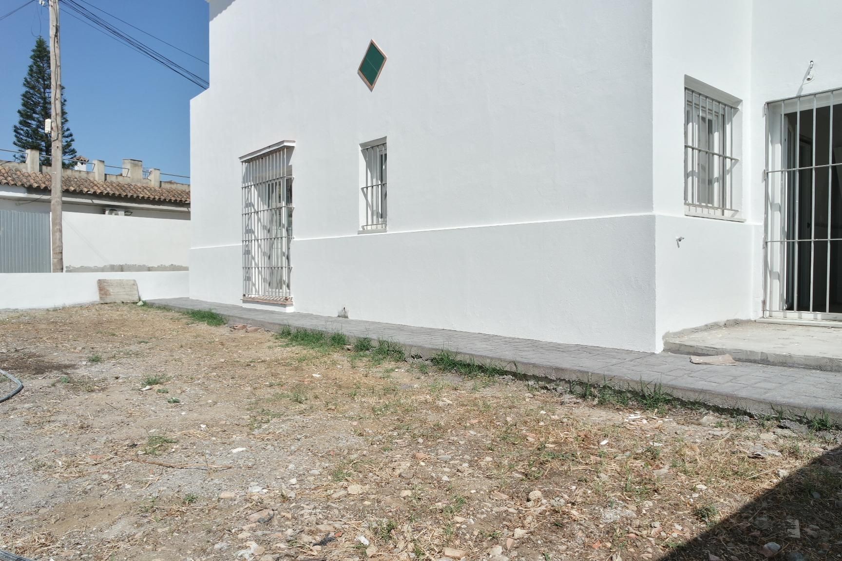 Exterior view of Single-family semi-detached for sale in Sanlúcar de Barrameda  with Heating, Private garden and Terrace