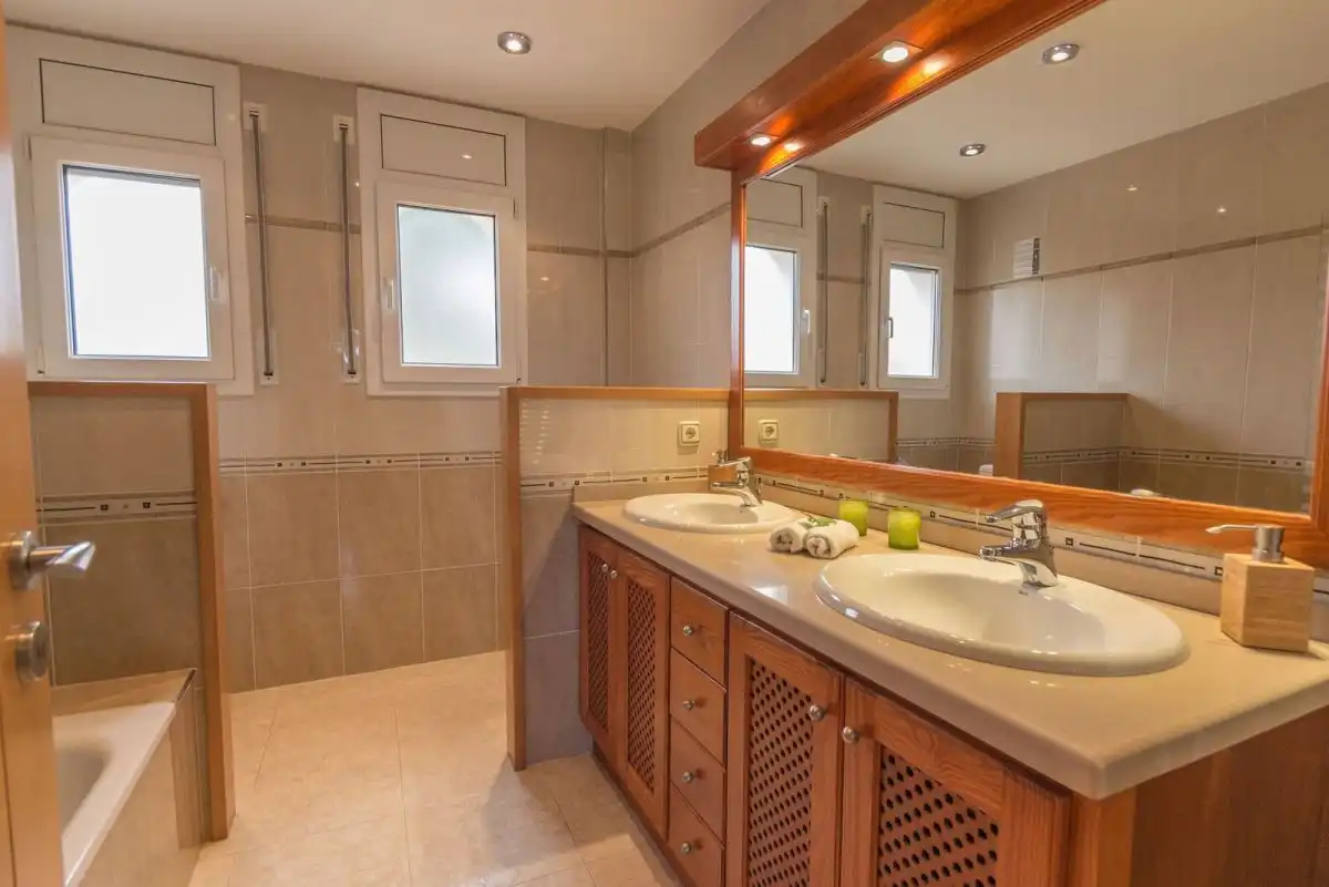 Baño de Casa o chalet en venta en L'Ampolla con Aire acondicionado, Jardín privado y Terraza