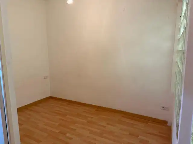Piso en venta en Barcelona con Parquet, Horno y Balcón