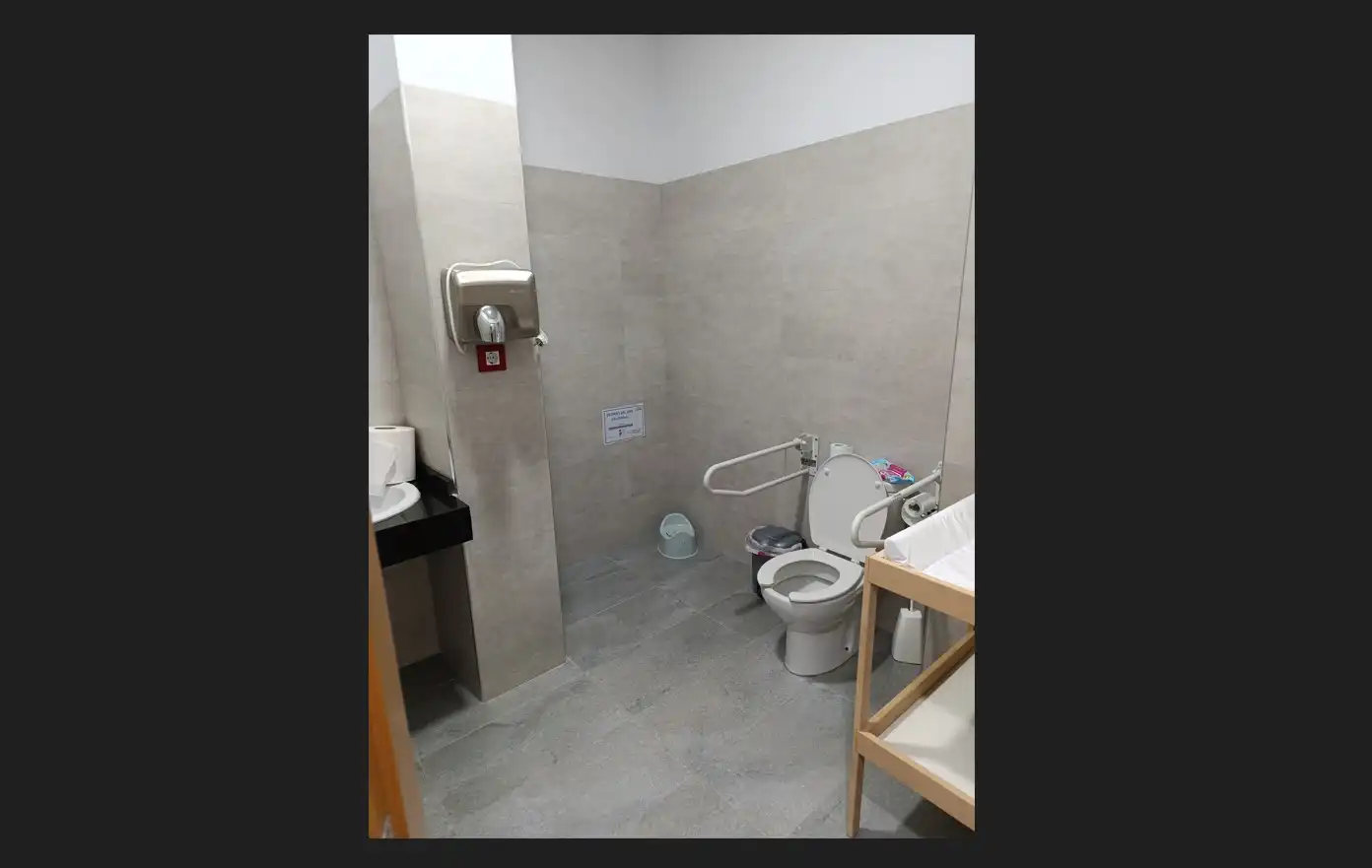Bathroom of Commercial properties for sale in Zafra  with Air Conditioner, Furnished and Internet