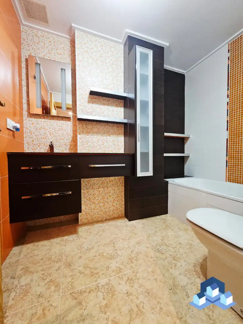 Baño de Piso en venta en Lorca con Aire acondicionado, Calefacción y Jardín privado