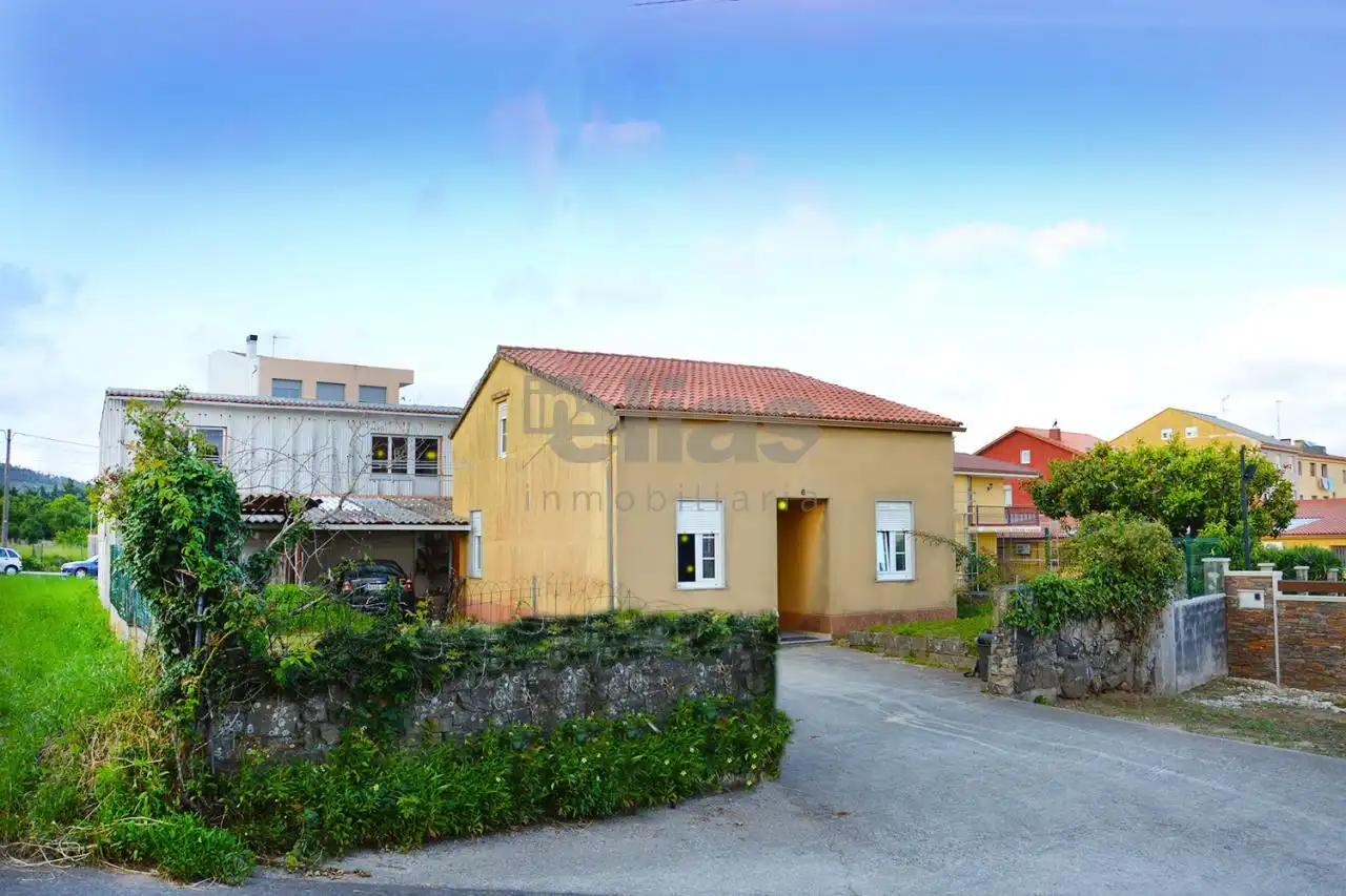 Vista exterior de Casa o chalet en venta en Zas con Calefacción, Jardín privado y Amueblado