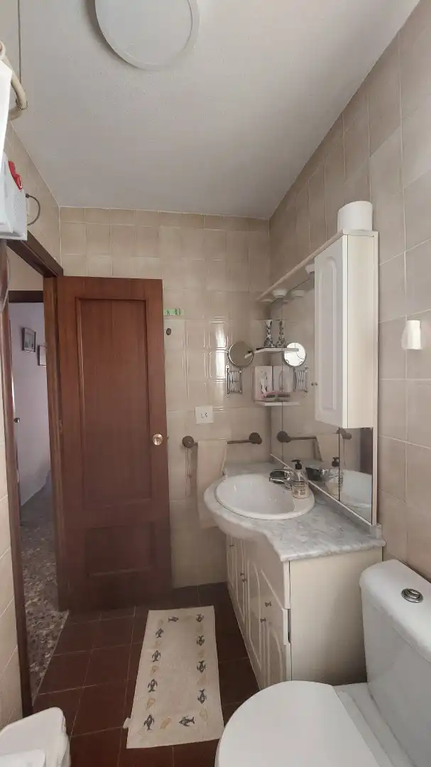 Badezimmer von Einfamilien-Reihenhaus zum Verkauf in La Manga del Mar Menor mit Klimaanlage, Heizung und Terrasse