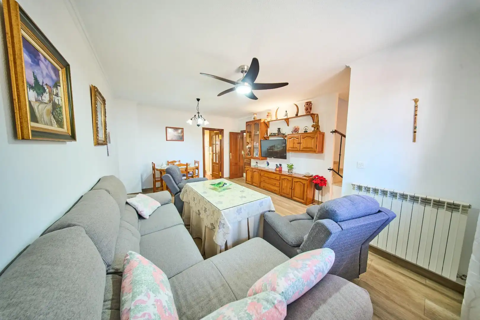 Sala d'estar de Casa adosada en venda en La Zubia amb Aire condicionat i Calefacció