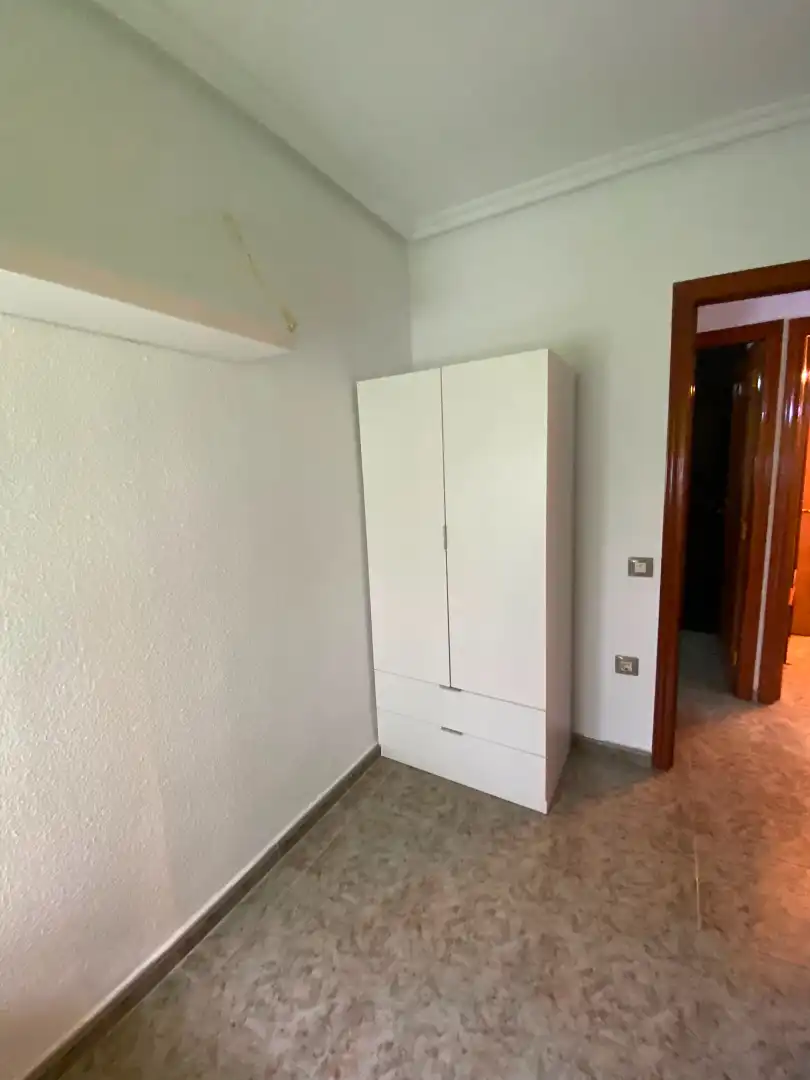 Habitación de Piso de alquiler en Plasencia con Amueblado y Balcón