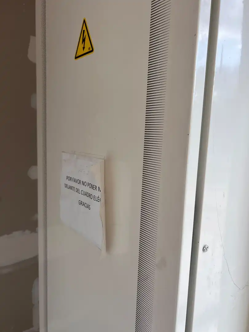 Außenansicht von Fabrikhallen zum Verkauf in Bollullos de la Mitación
