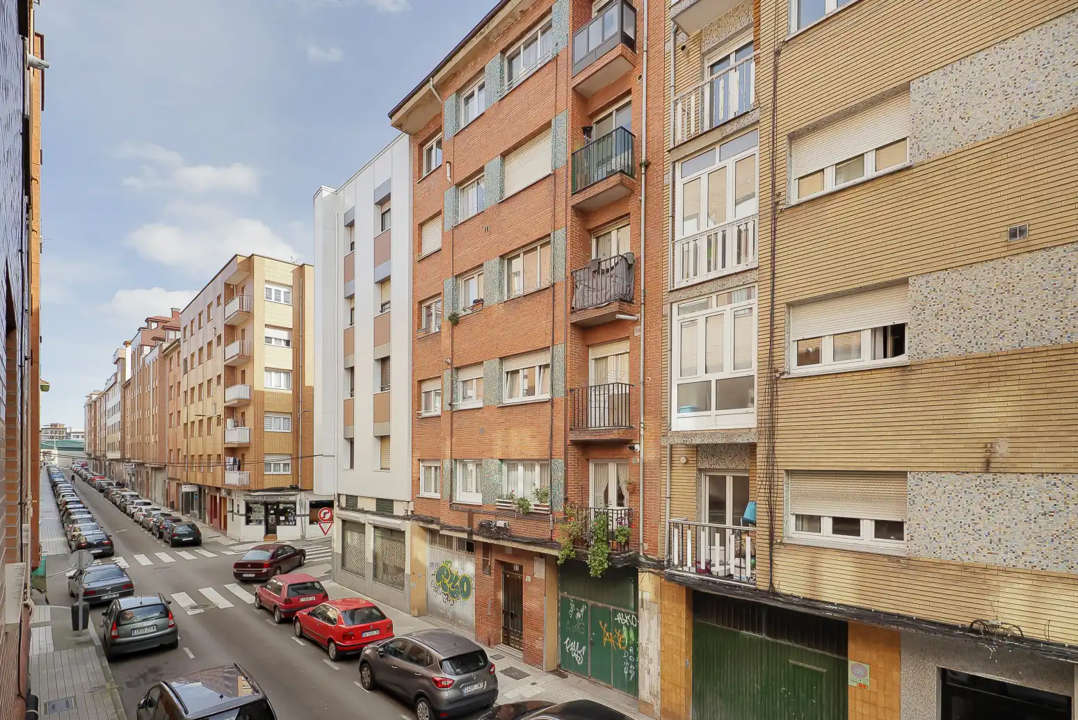 Vista exterior de Pis en venda en Gijón  amb Calefacció, Parquet i Traster