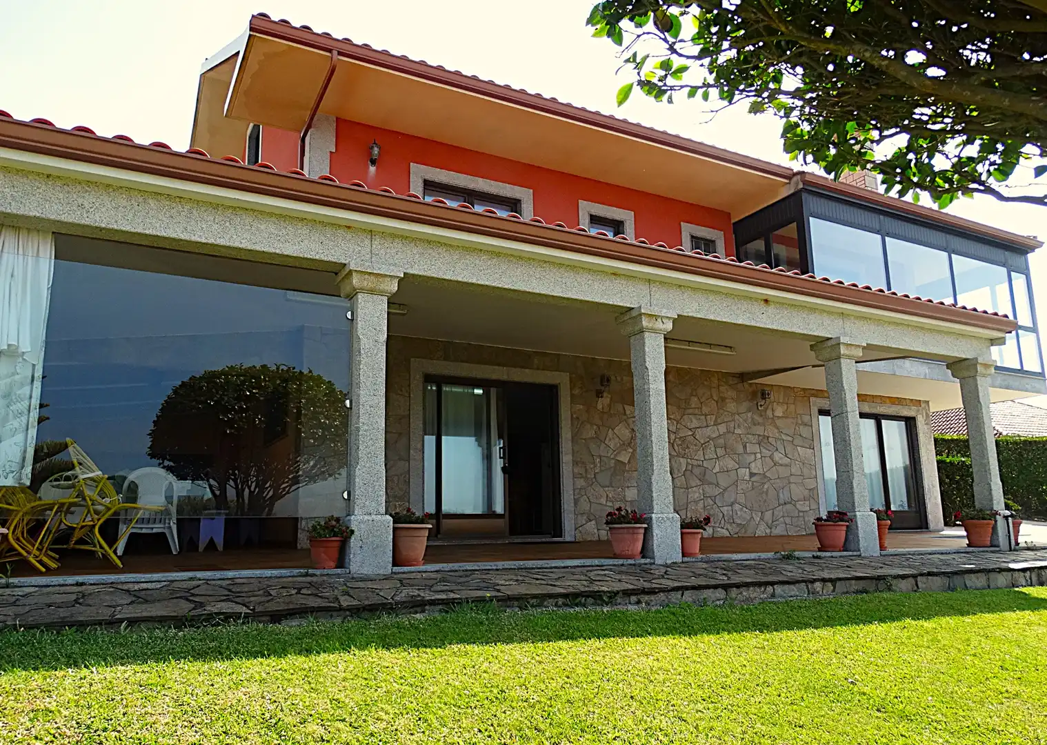Vista exterior de Casa o xalet en venda en Valdoviño amb Calefacció, Jardí privat i Parquet