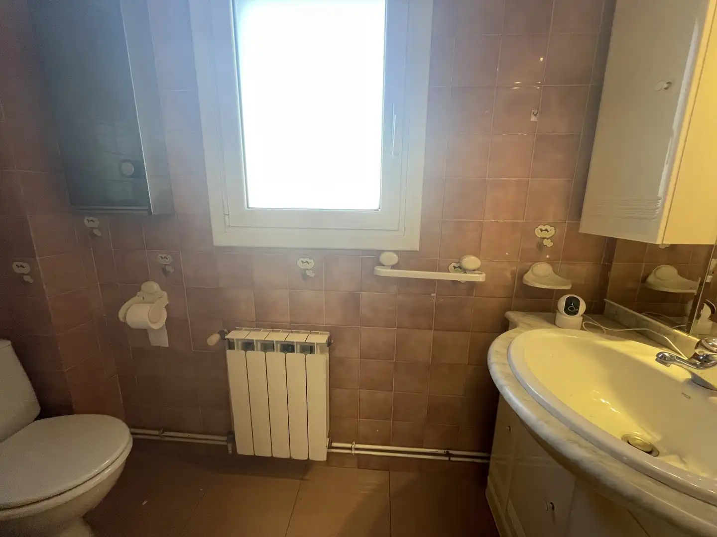 Baño de Casa adosada en venta en Salt con Calefacción, Terraza y Trastero