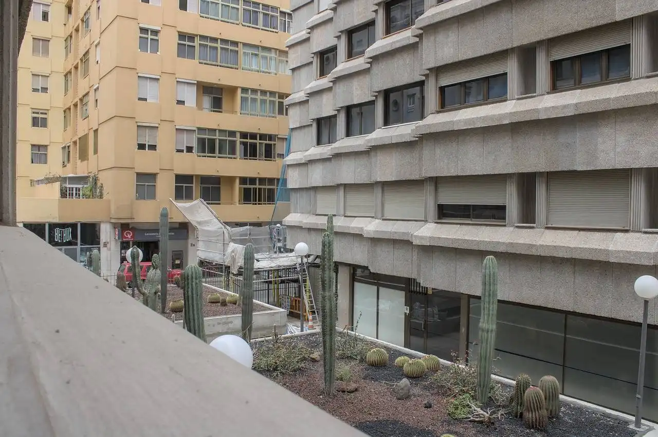 Außenansicht von Wohnung zur Miete in Las Palmas de Gran Canaria mit Terrasse und Abstellraum