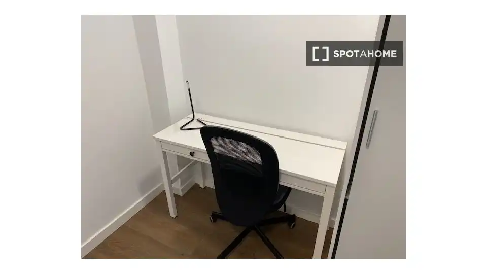 Bedroom of Flat for share in Madrid  with Air Conditioner, Terrace and Furnished