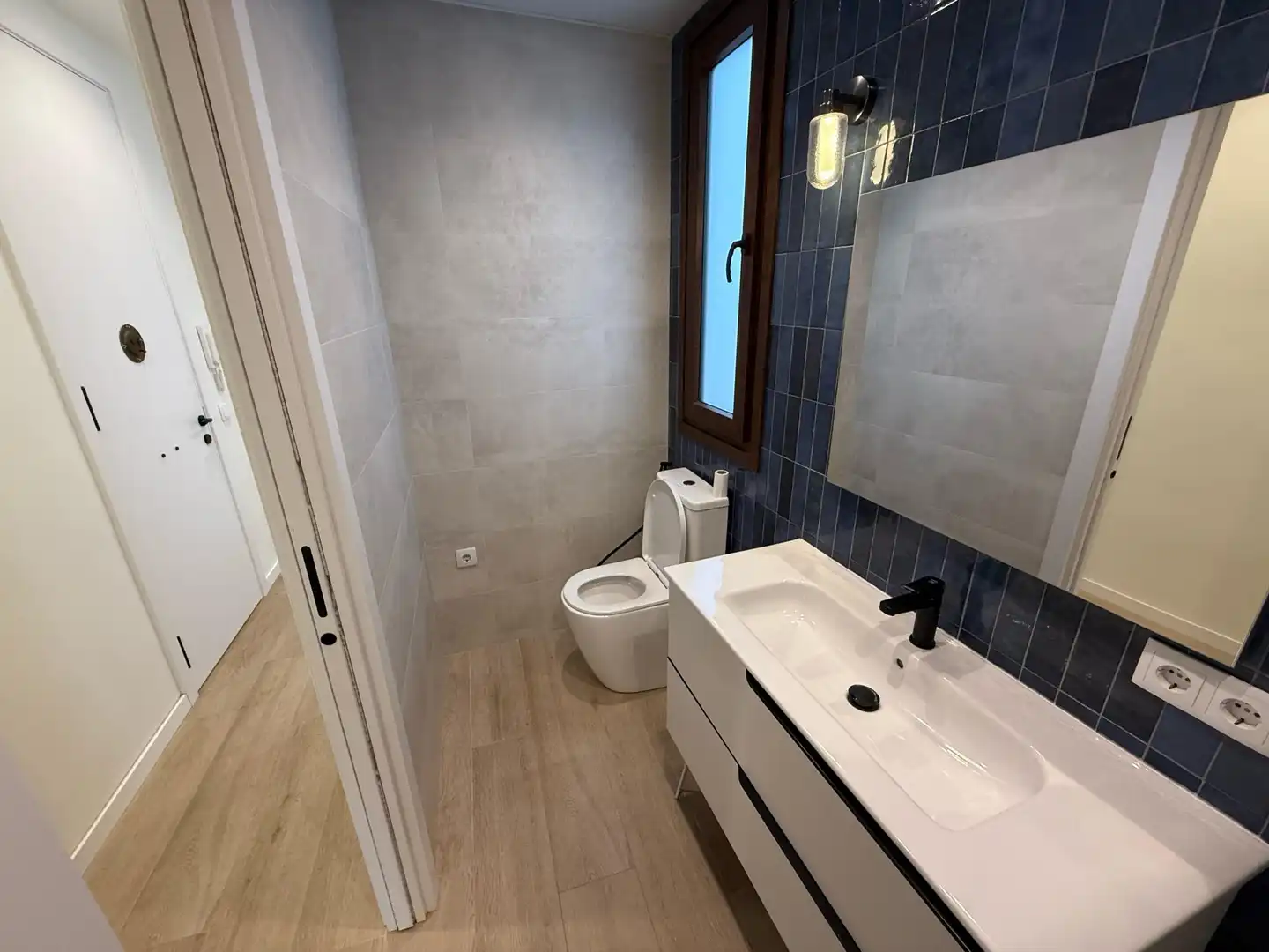 Badezimmer von Wohnung zur Miete in Girona mit Klimaanlage, Terrasse und Balkon