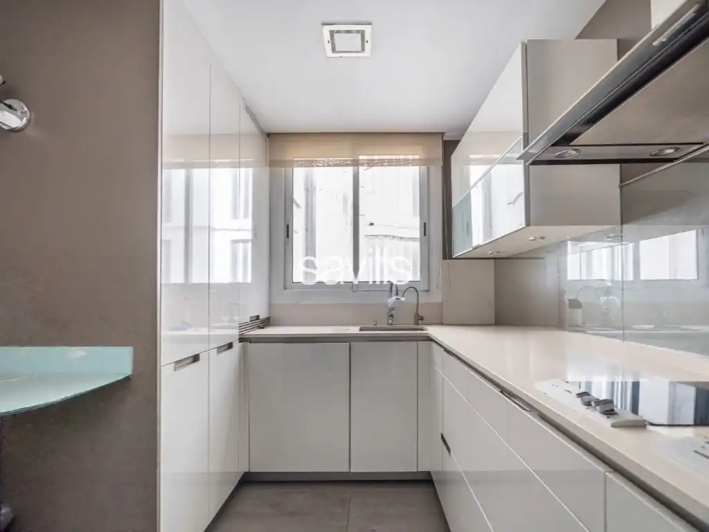 Cuina de Apartament en venda en Barcelona amb Aire condicionat i Terrassa