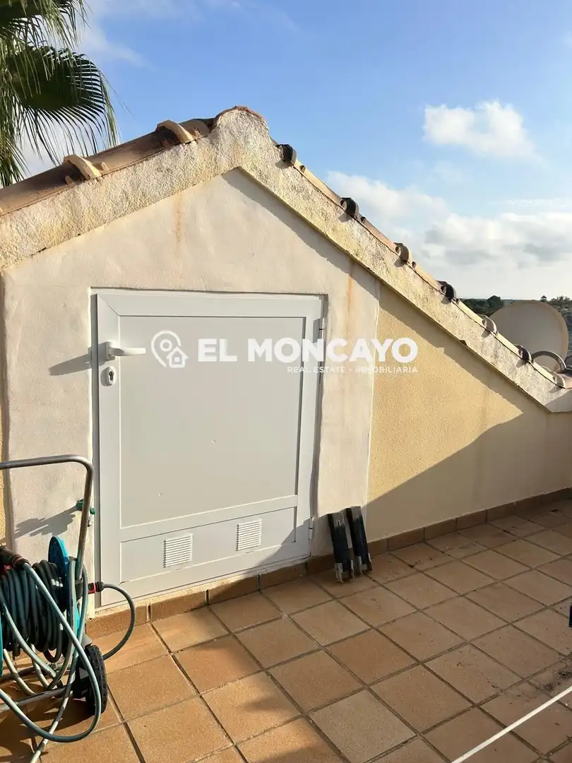 Terrassa de Casa adosada en venda en Orihuela amb Aire condicionat, Calefacció i Jardí privat