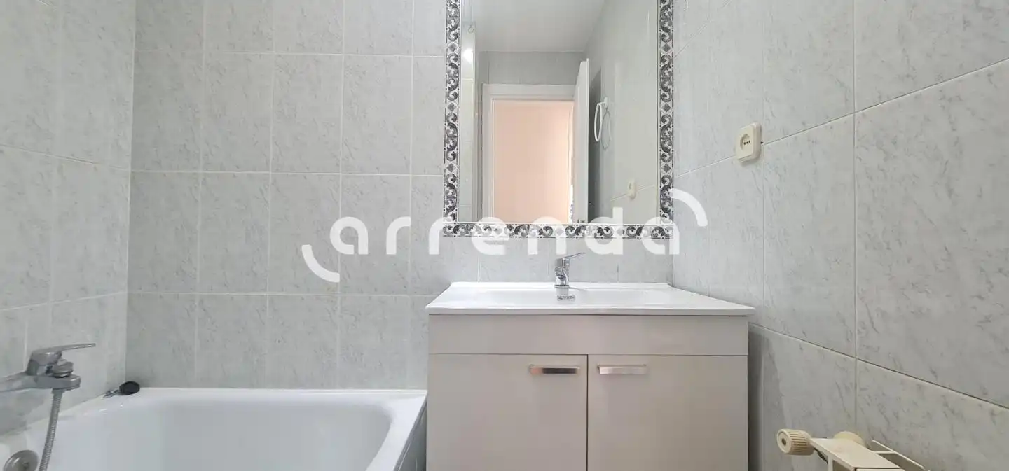 Badezimmer von Wohnung zur Miete in Madrid mit Terrasse und Gemeinschaftspool