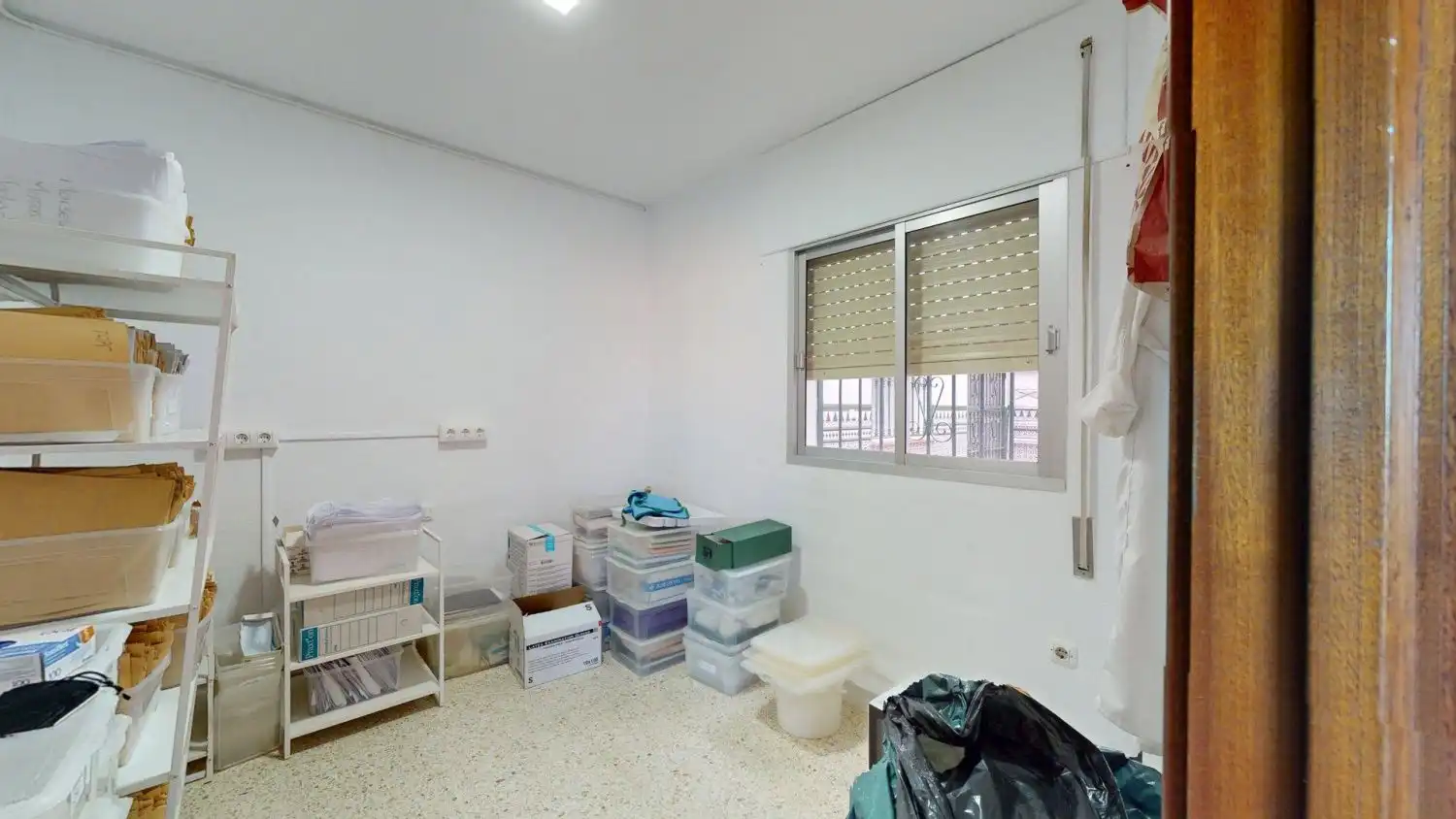 Office for rent in Montequinto  with Air Conditioner and Terrace