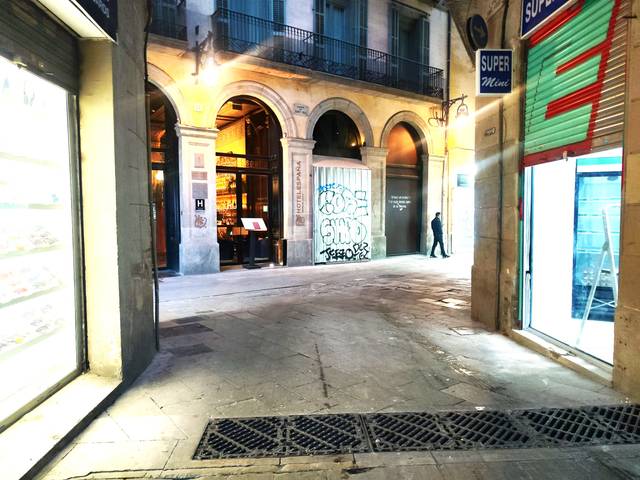 Local comercial en Alquiler en El Raval