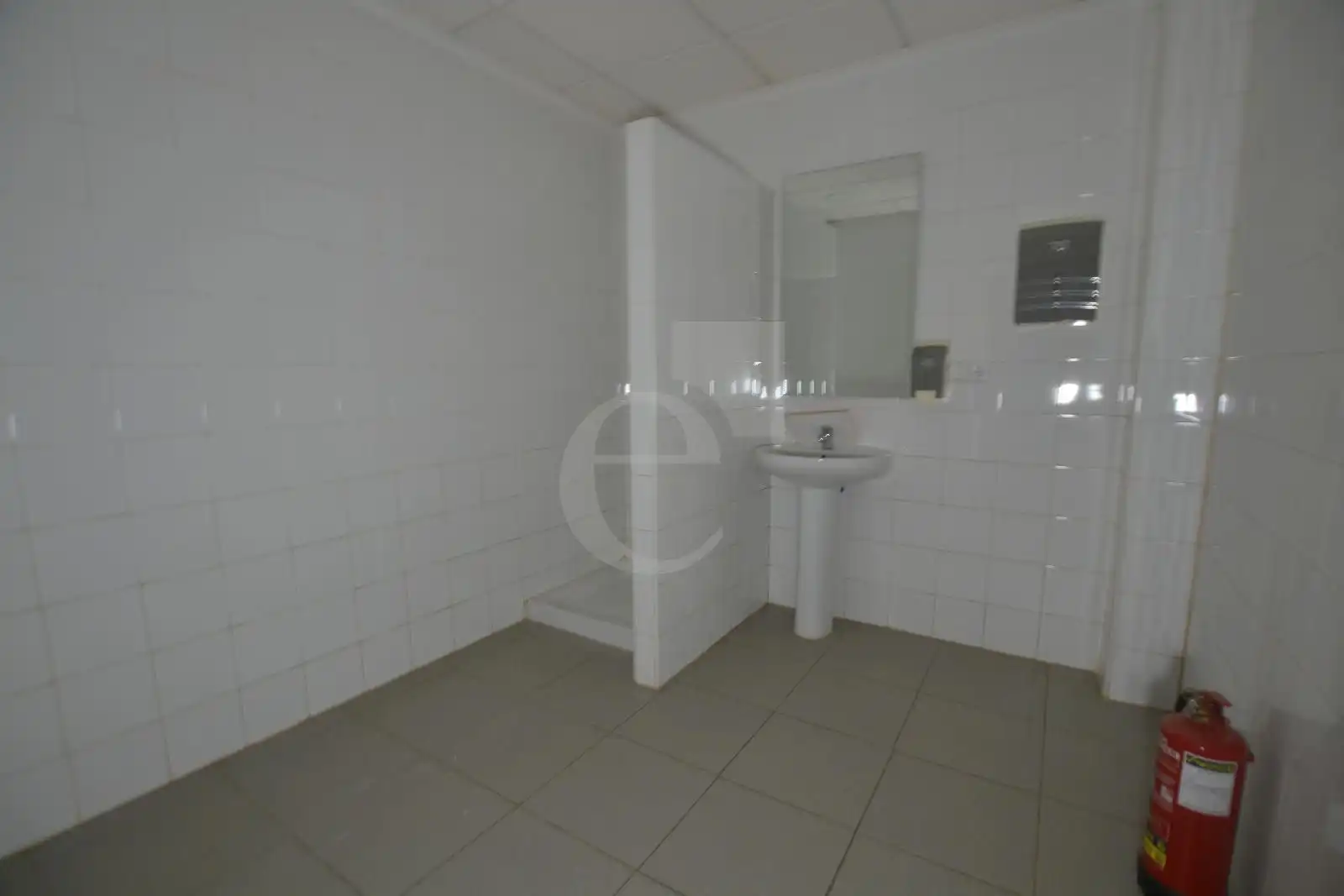 Baño de Oficina de alquiler en Picanya con Aire acondicionado, Calefacción y Terraza