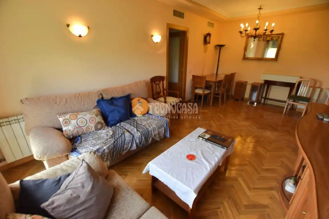 Living room of Flat for sale in Getafe  with Air Conditioner, Heating and Parquet flooring