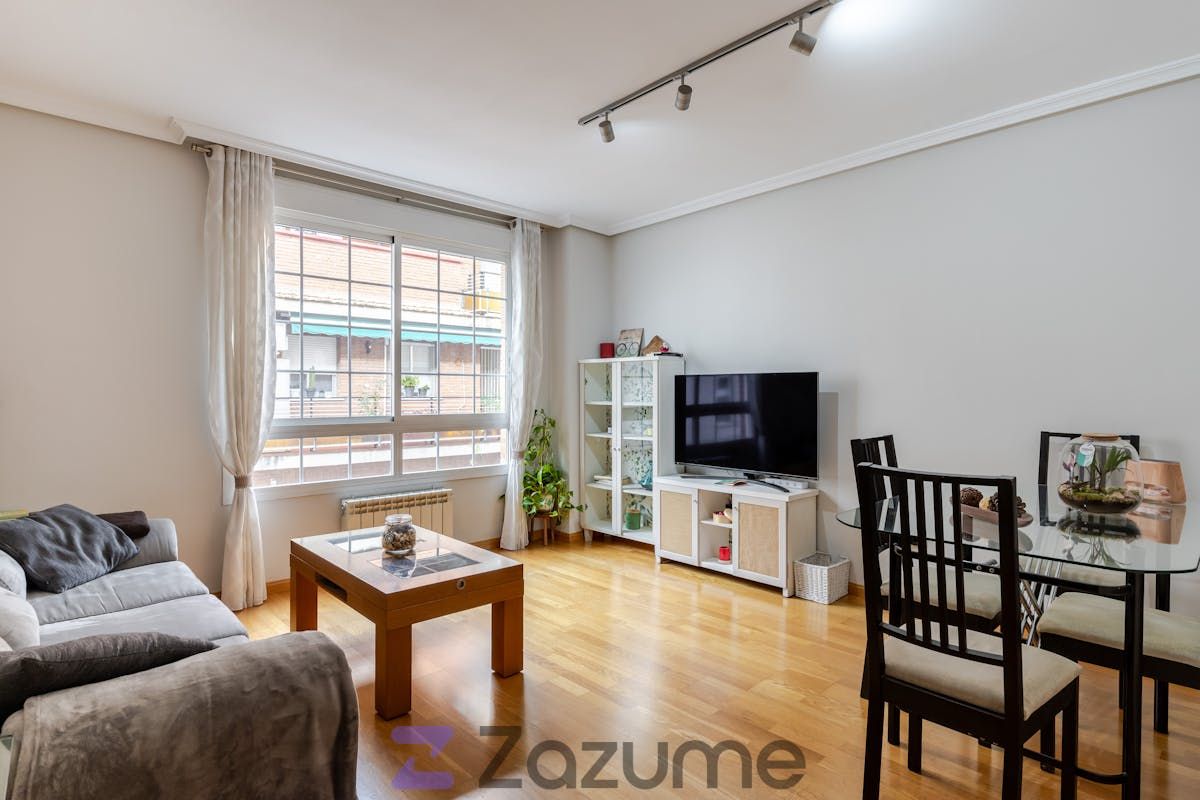 Exterior view of Flat to rent in  Madrid Capital  with Heating, Parquet flooring and Storage room