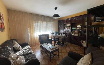 Sala d'estar de Pis en venda en Langreo amb Calefacció, Parquet i Traster