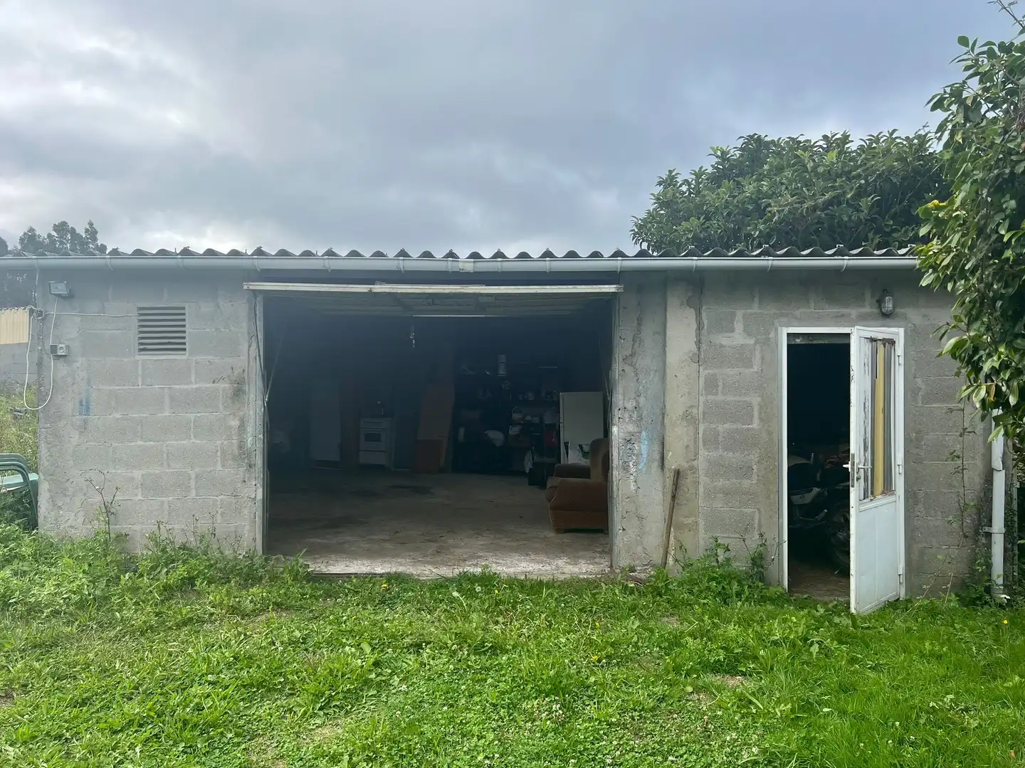 Außenansicht von Einfamilien-Reihenhaus zum Verkauf in Valdoviño mit Heizung, Terrasse und Abstellraum