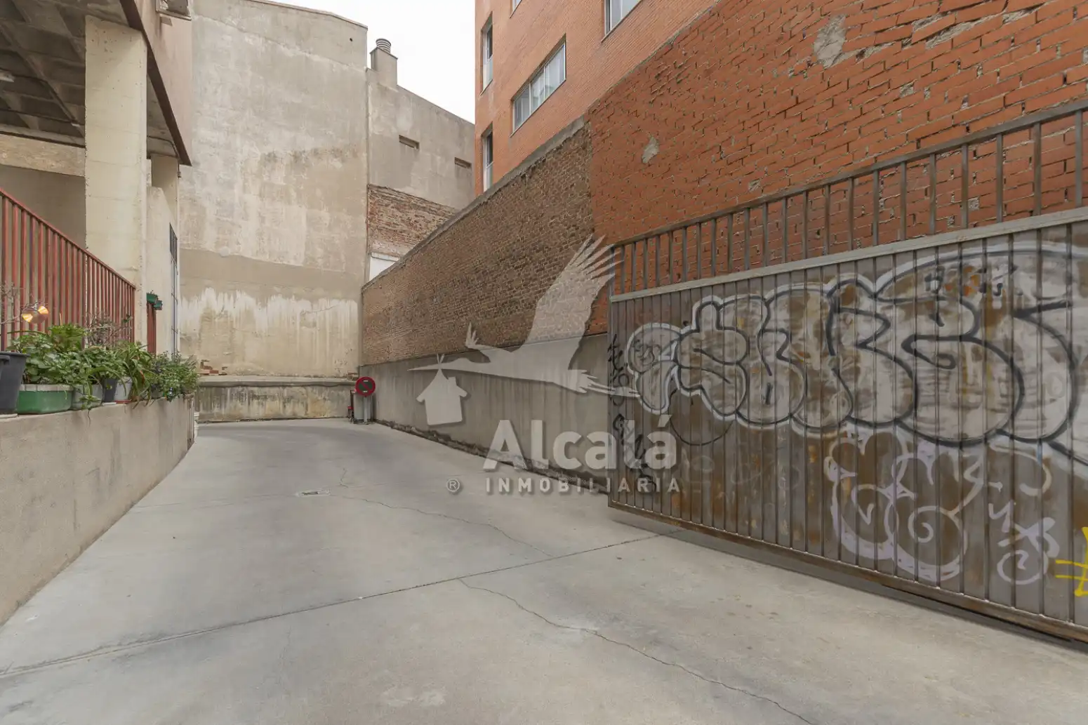Vista exterior de Garatge en venda en Madrid