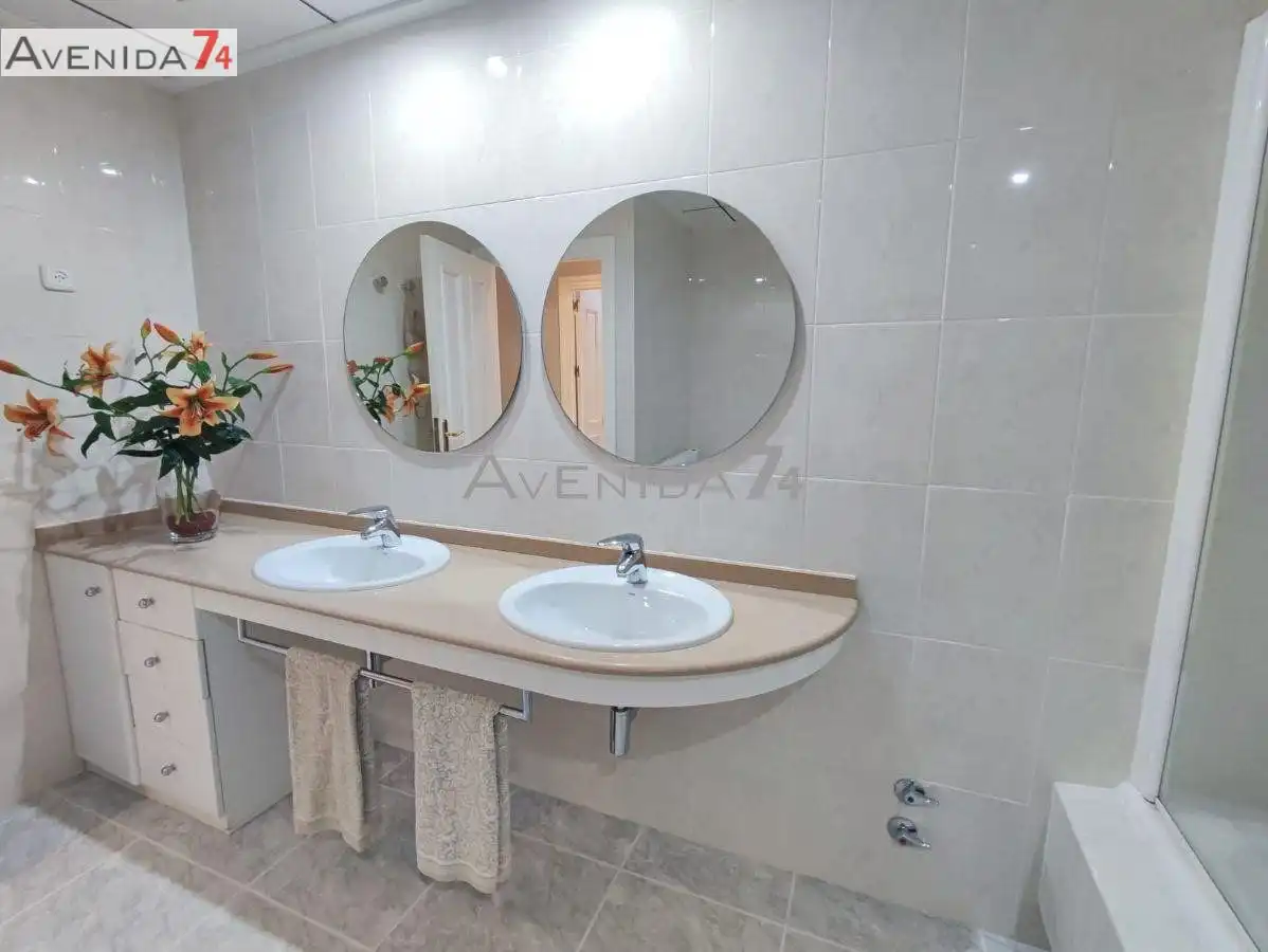 Houses for sale in Los Angeles - Apolonia