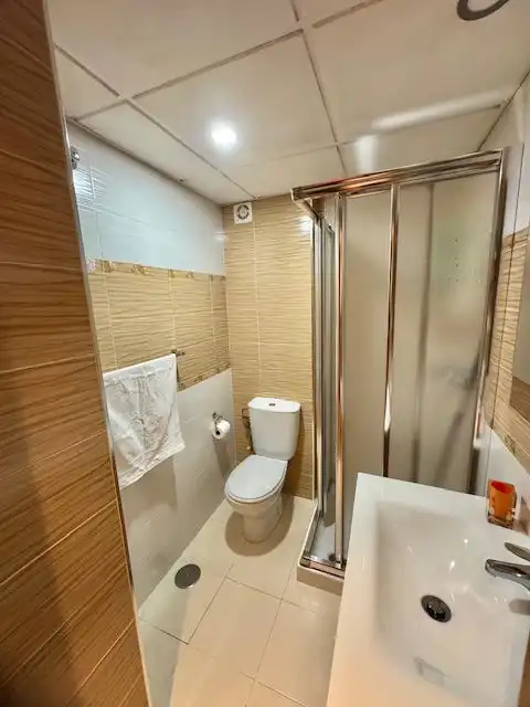 Badezimmer von Wohnung zum Verkauf in Sevilla mit Klimaanlage und Abstellraum
