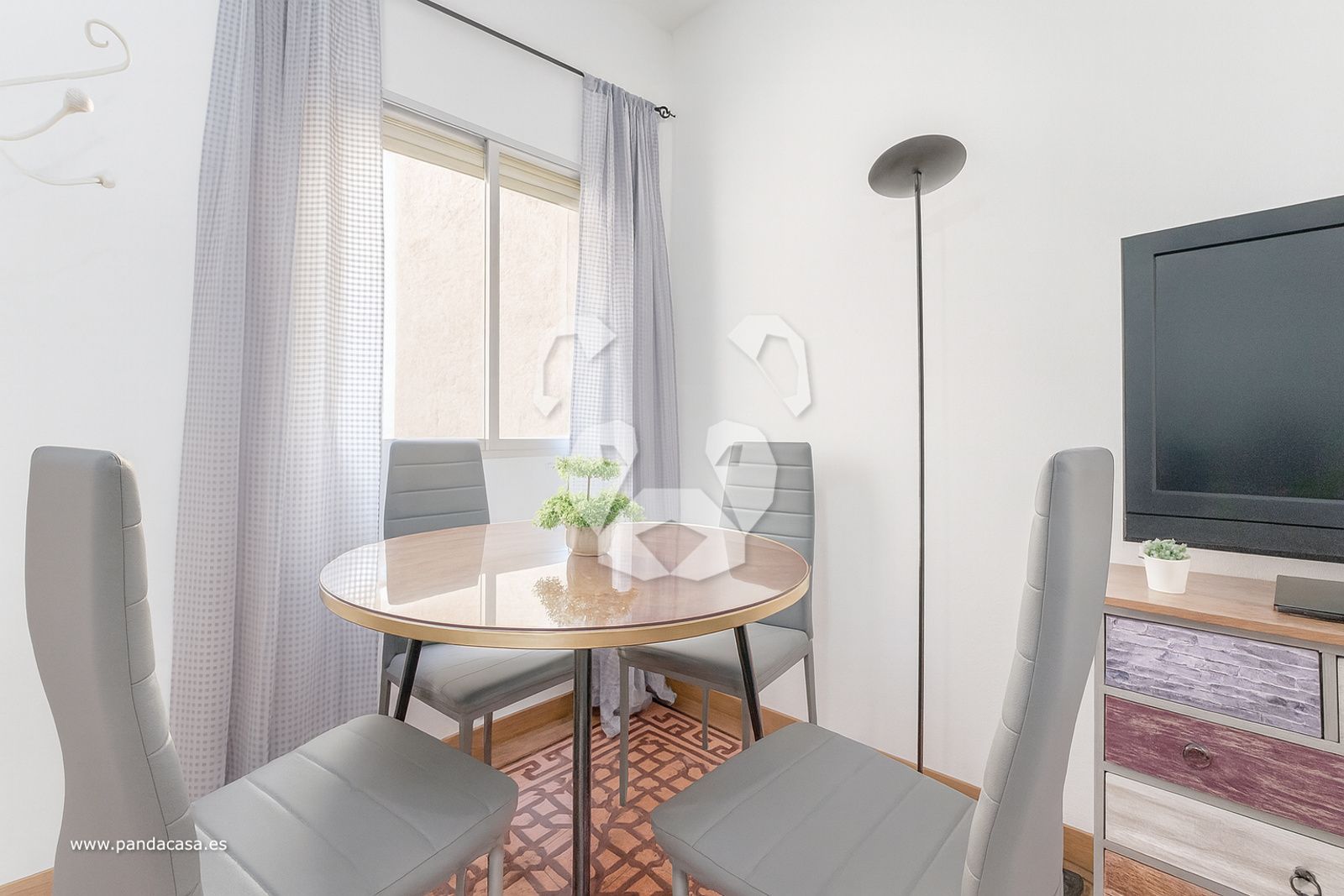 Habitación de Piso de alquiler en  Madrid Capital con Calefacción y Amueblado