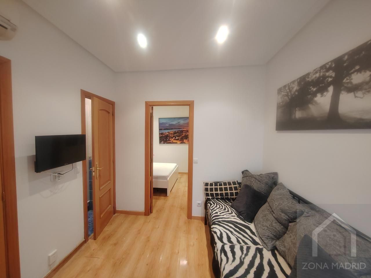 Sala d'estar de Apartament en venda en  Madrid Capital amb Moblat
