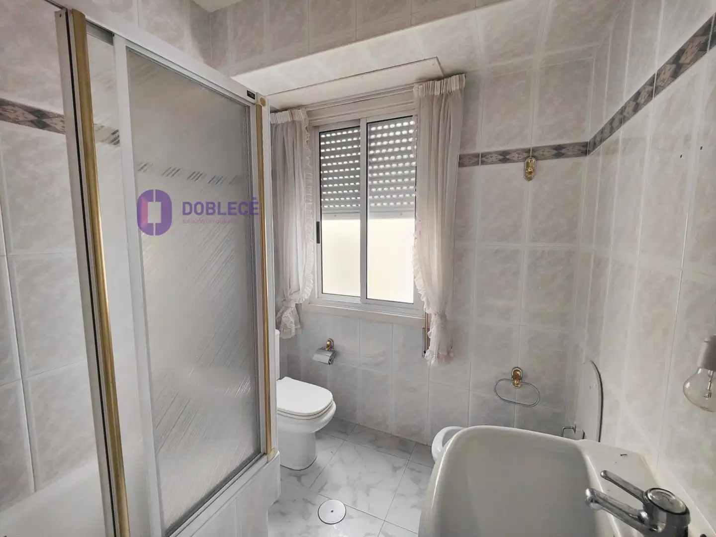 Baño de Piso en venta en Vigo  con Calefacción, Parquet y Internet