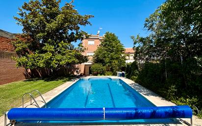 Piscina de Casa o xalet en venda en Pinto amb Aire condicionat, Terrassa i Piscina