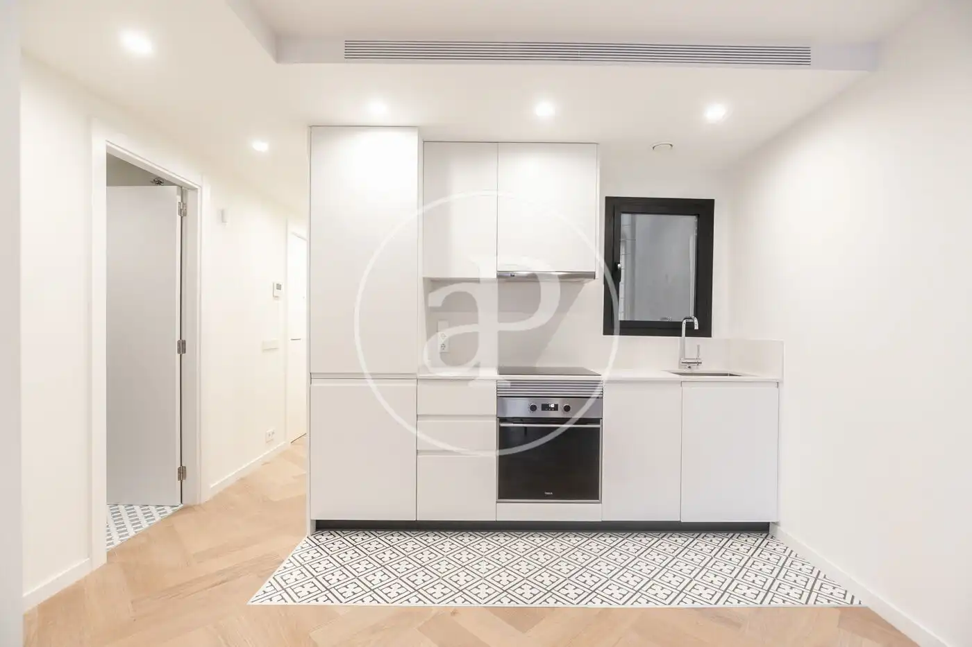 Küche von Wohnung zum Verkauf in Barcelona mit Klimaanlage, Heizung und Balkon