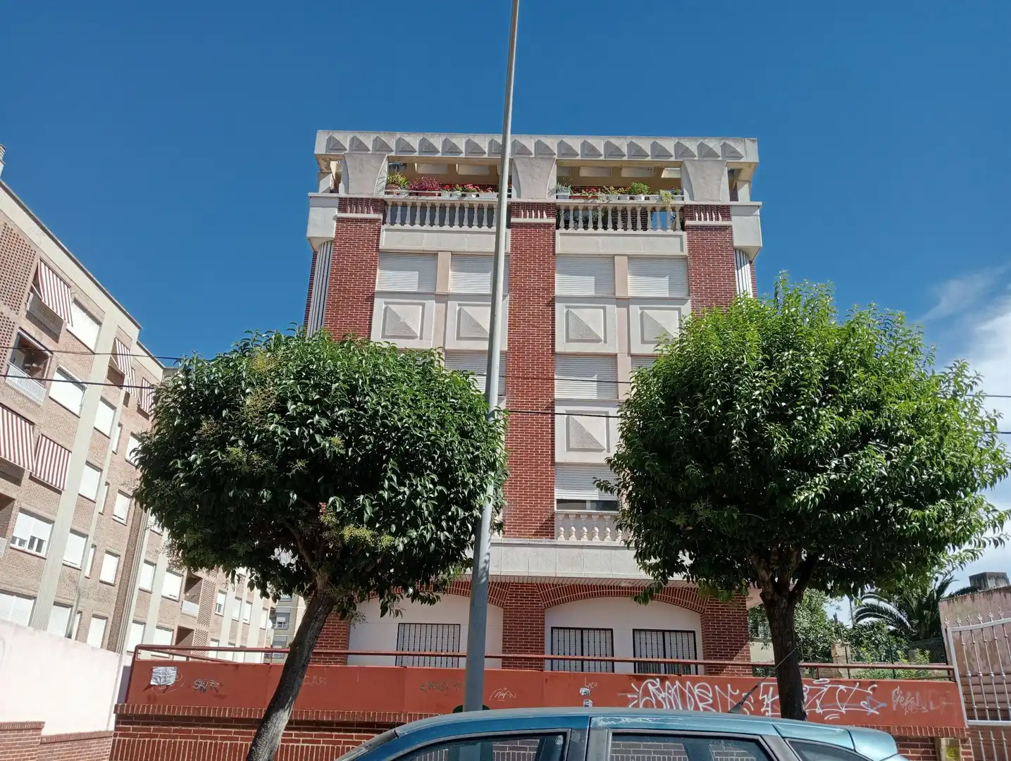 Vista exterior de Garaje en venta en  Logroño