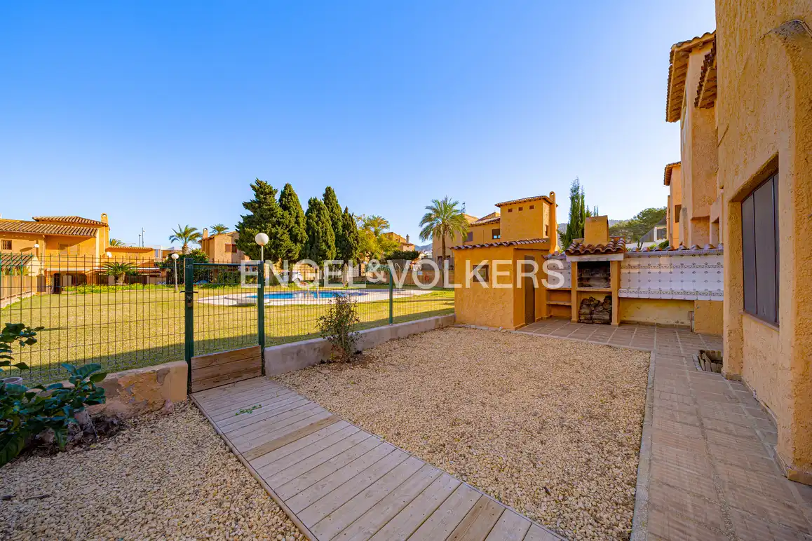 Terraza de Casa adosada en venta en Benidorm con Aire acondicionado, Jardín privado y Piscina comunitaria
