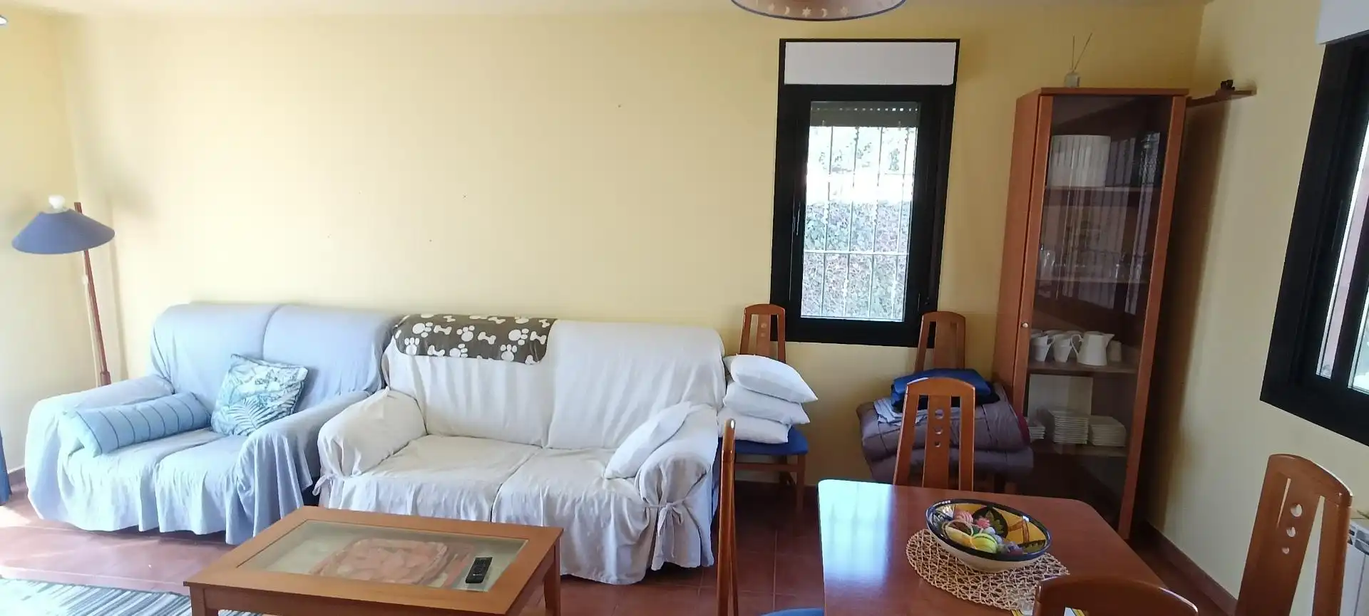 Wohnzimmer von Einfamilien-Reihenhaus zum Verkauf in Cogollos mit Heizung und Privatgarten
